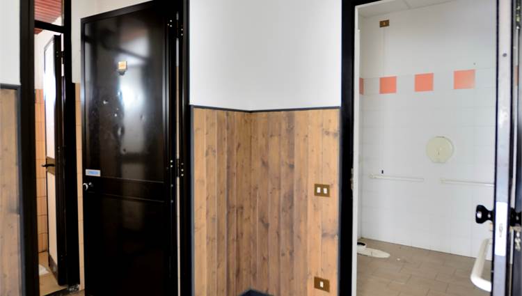Bagni attigui alla seconda sala del negozio