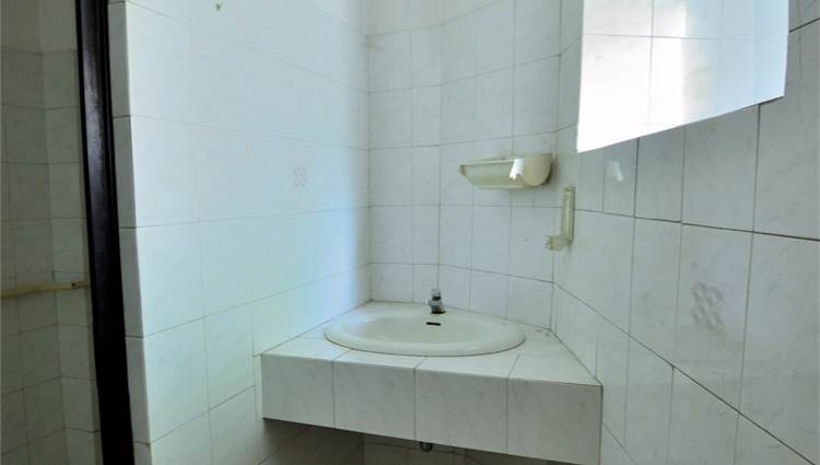 Bagni attigui alla terza sala del negozio