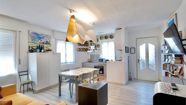 Soggiorno con angolo cottura