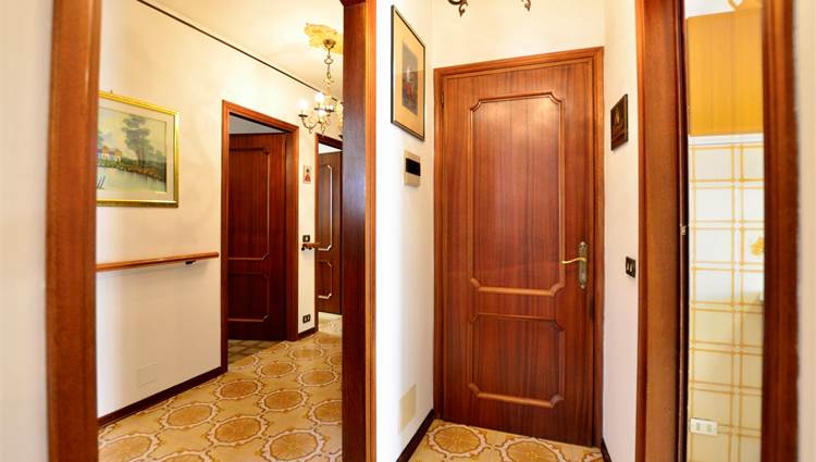 Ingresso appartamento al piano primo