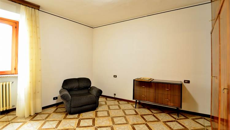 2a camera appartamento al piano primo