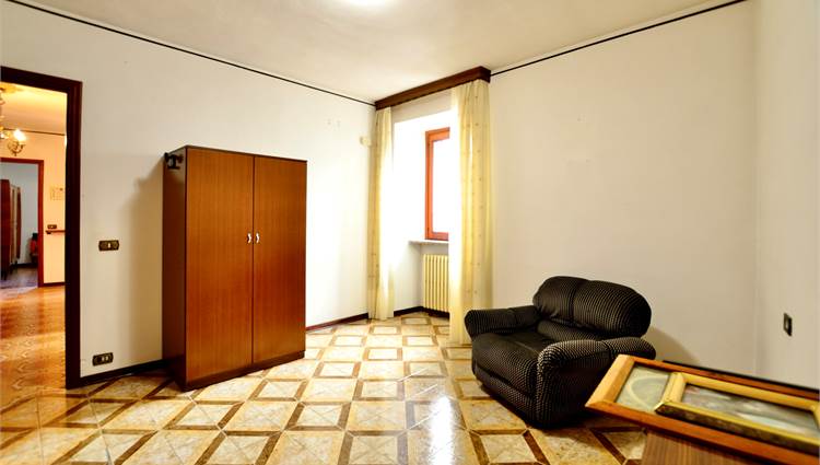 2a camera appartamento al piano primo