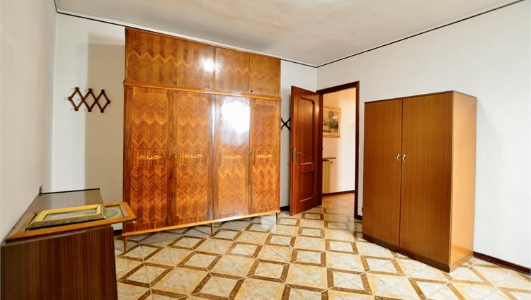 2a camera appartamento al piano primo