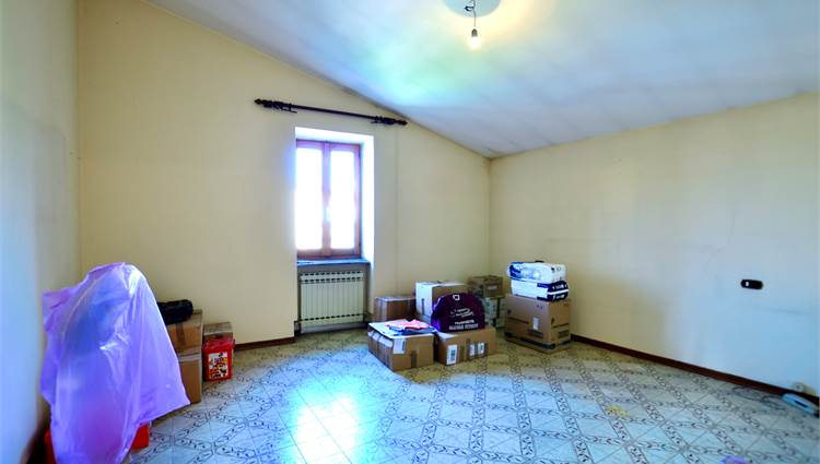 1a Camera appartamento al piano secondo