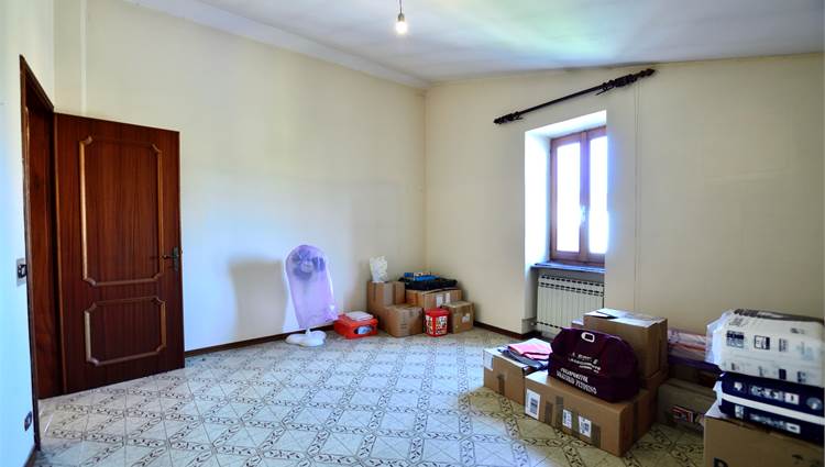 1a Camera appartamento al piano secondo