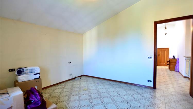 1a Camera appartamento al piano secondo