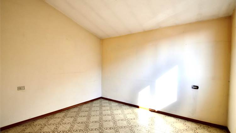 2a Camera appartamento al piano secondo