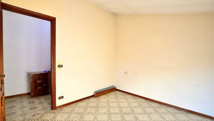 2a Camera appartamento al piano secondo