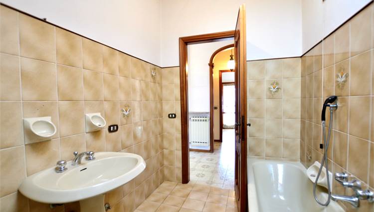 Bagno appartamento al piano secondo