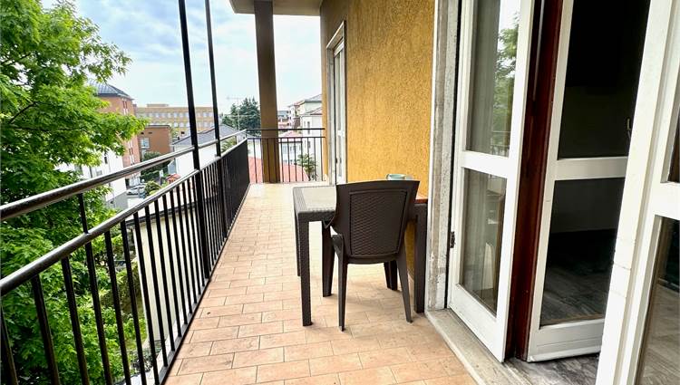 Balcone da soggiorno e camera