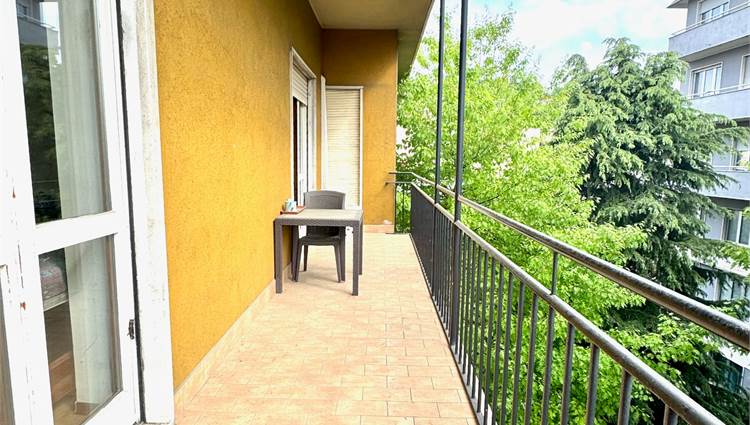 Balcone da soggiorno e camera